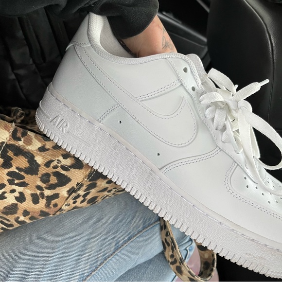 Air Force 1 9.5 men’s great shape barely worn 60$ or best offer - Picture 4 of 4